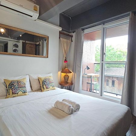 33 Poshtel (Adults Only) Hotel Чиангмай Екстериор снимка