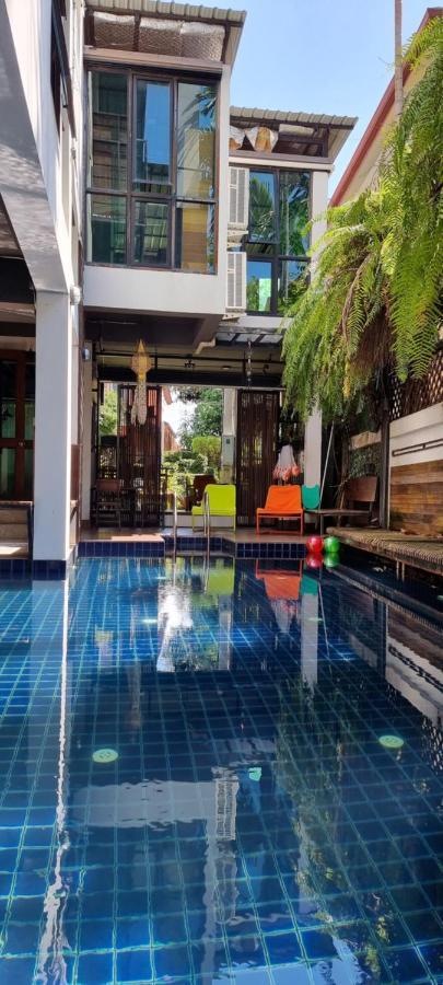 33 Poshtel (Adults Only) Hotel Чиангмай Екстериор снимка