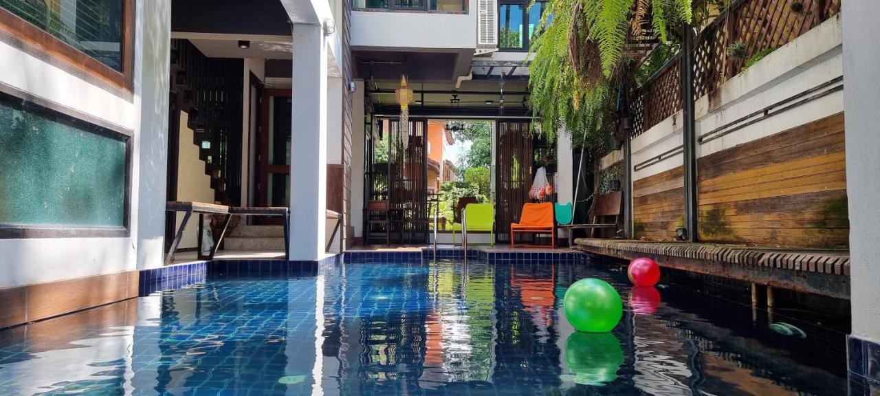 33 Poshtel (Adults Only) Hotel Чиангмай Екстериор снимка