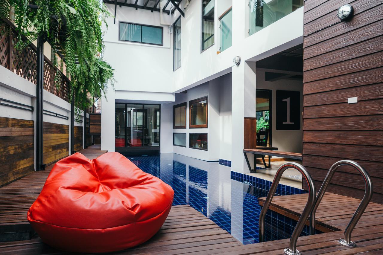 33 Poshtel (Adults Only) Hotel Чиангмай Екстериор снимка