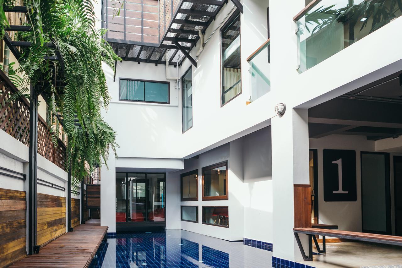 33 Poshtel (Adults Only) Hotel Чиангмай Екстериор снимка