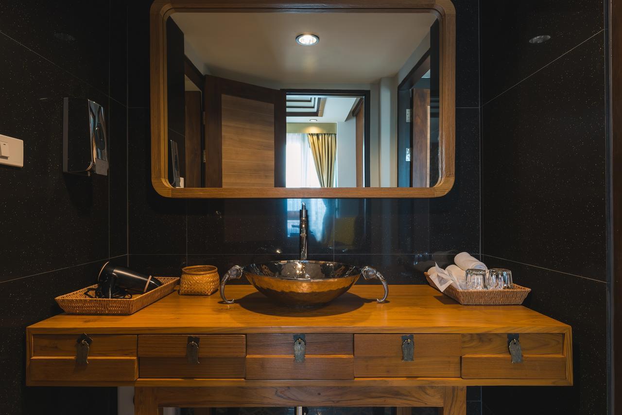 33 Poshtel (Adults Only) Hotel Чиангмай Екстериор снимка