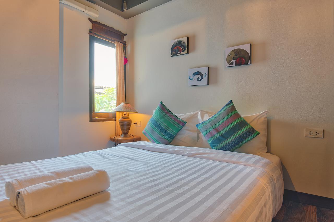 33 Poshtel (Adults Only) Hotel Чиангмай Екстериор снимка