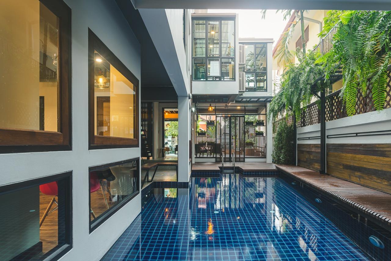 33 Poshtel (Adults Only) Hotel Чиангмай Екстериор снимка