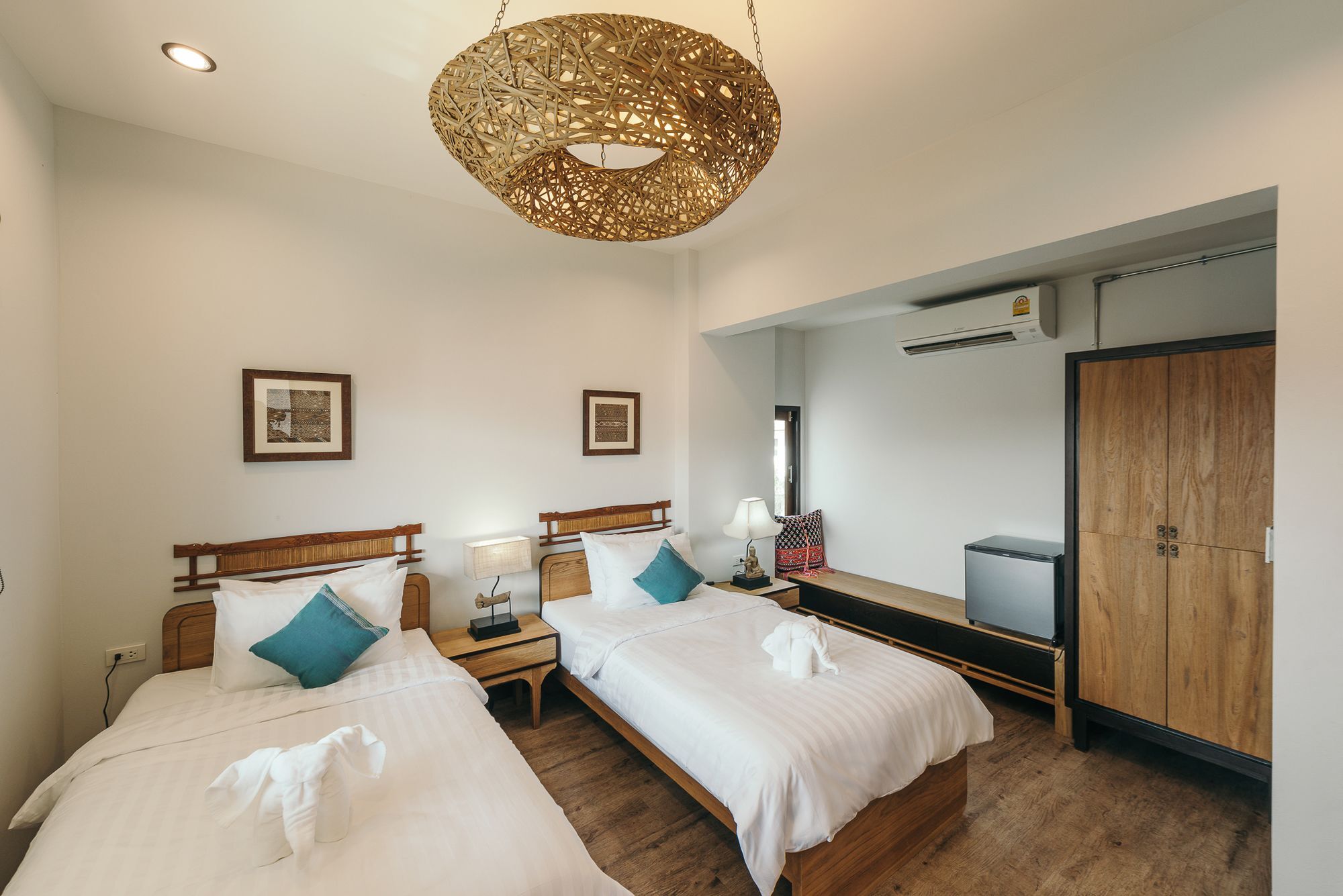 33 Poshtel (Adults Only) Hotel Чиангмай Екстериор снимка
