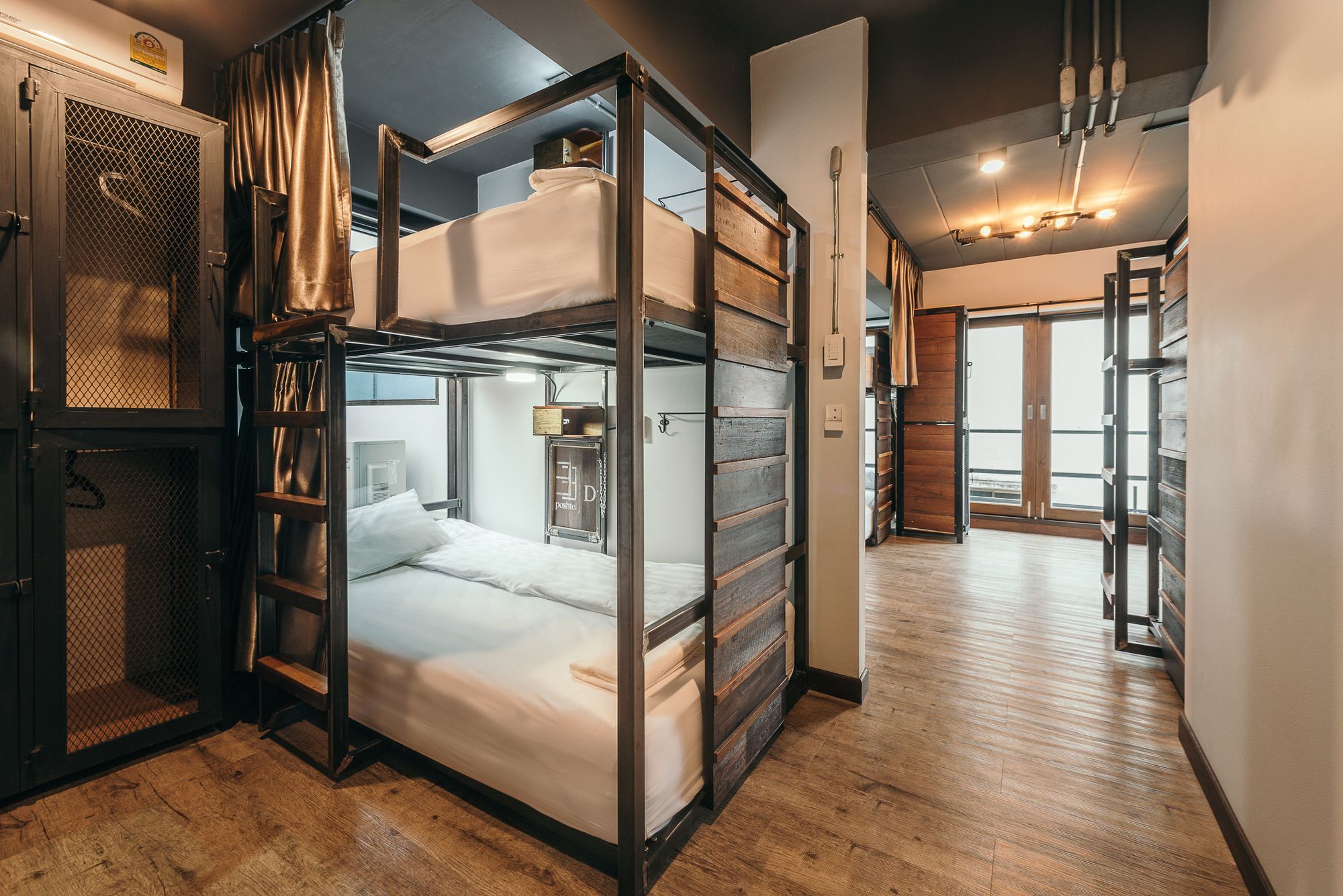 33 Poshtel (Adults Only) Hotel Чиангмай Екстериор снимка