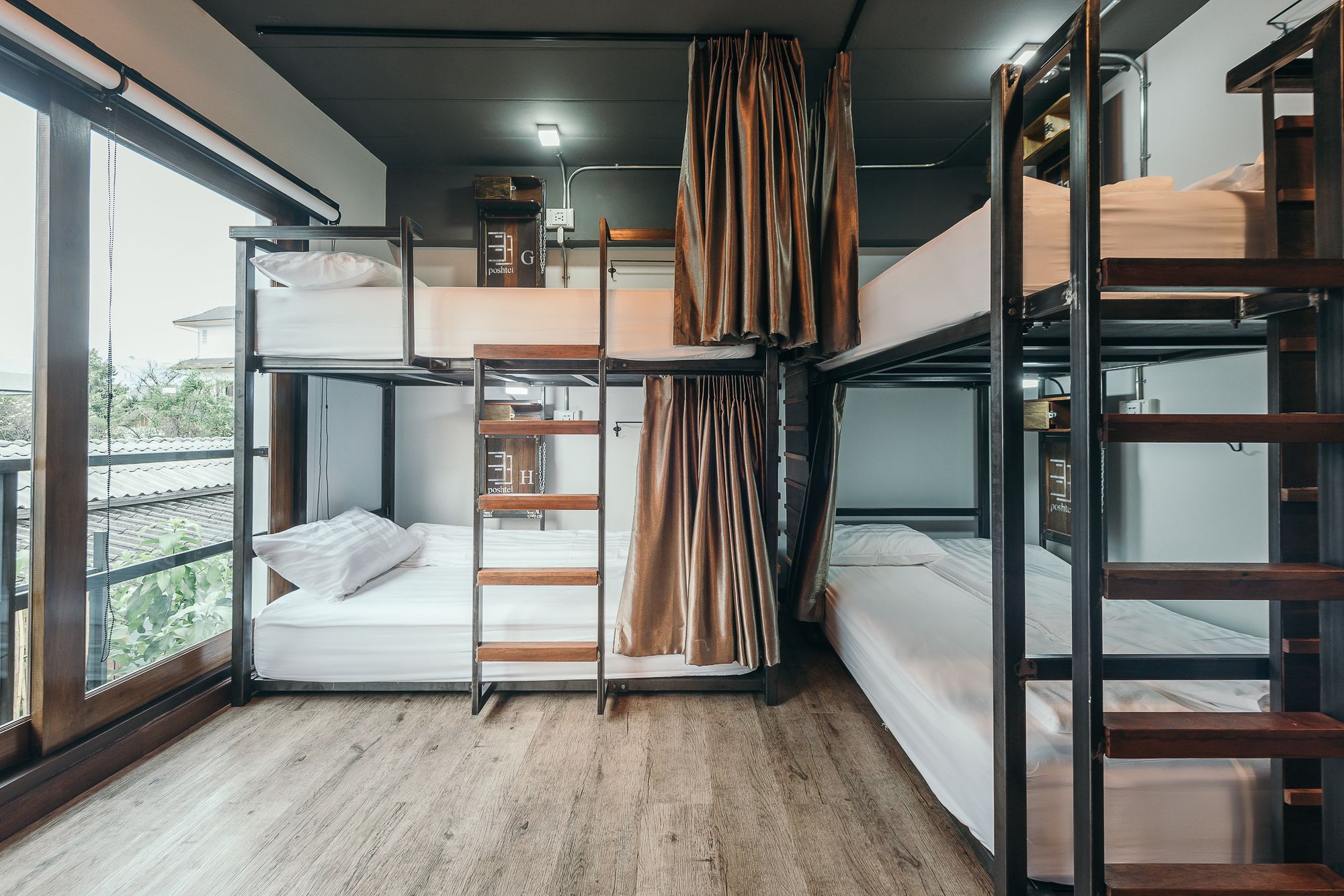 33 Poshtel (Adults Only) Hotel Чиангмай Екстериор снимка
