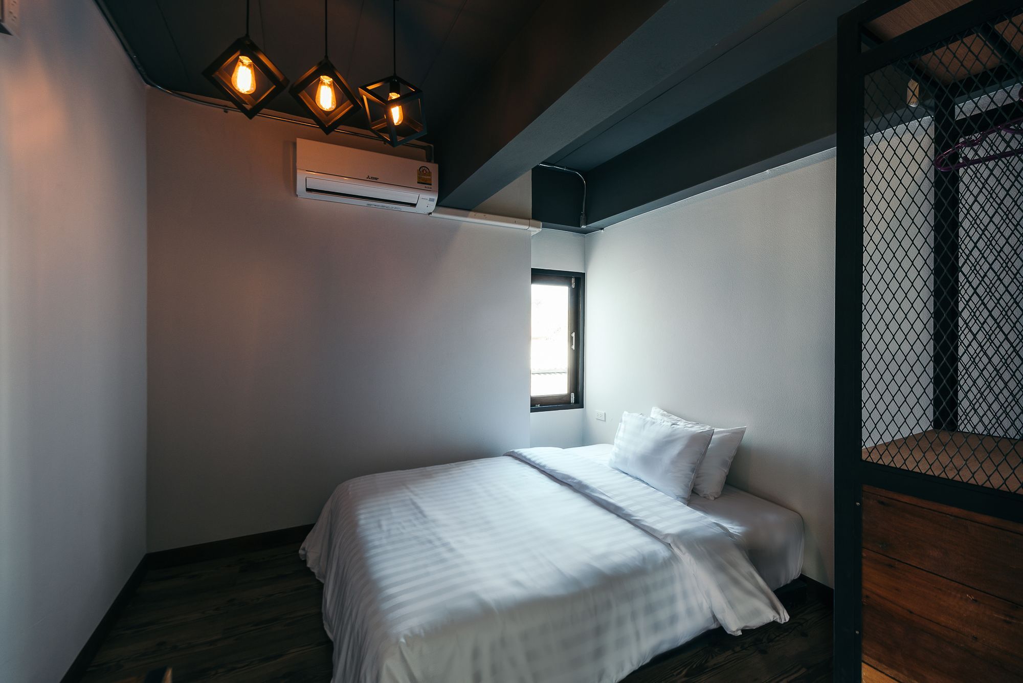 33 Poshtel (Adults Only) Hotel Чиангмай Екстериор снимка