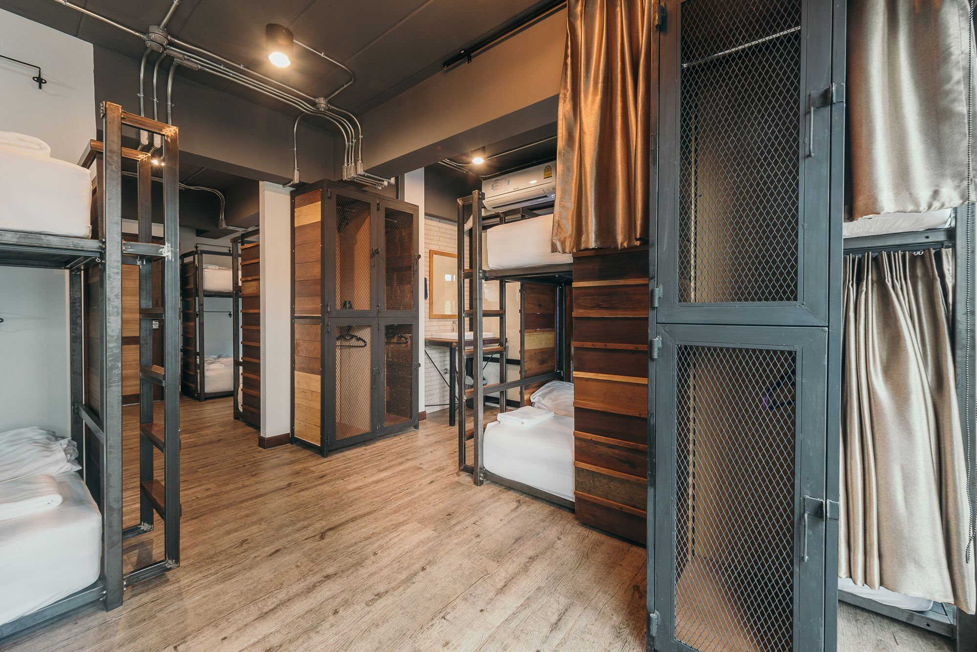 33 Poshtel (Adults Only) Hotel Чиангмай Екстериор снимка