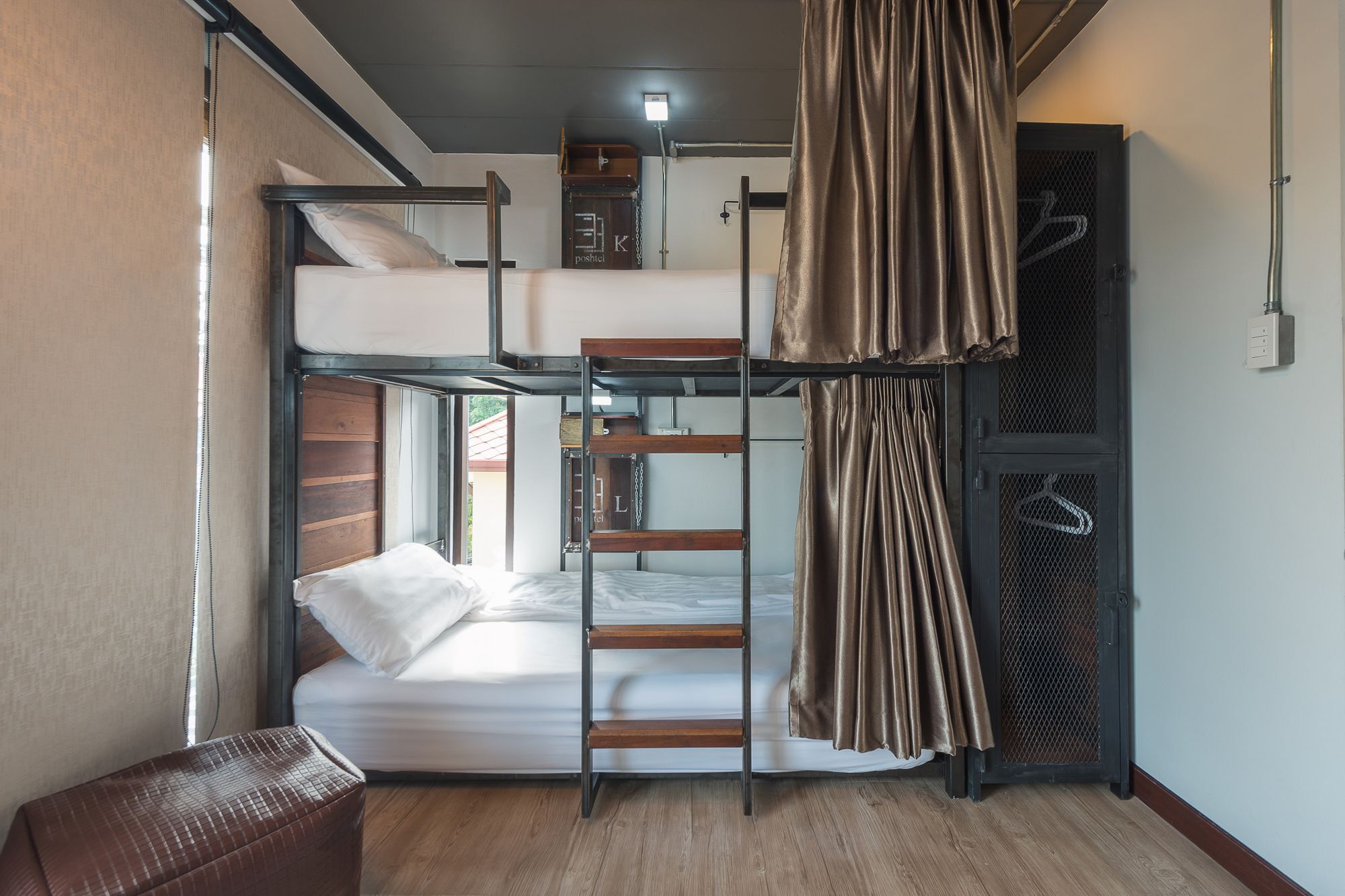 33 Poshtel (Adults Only) Hotel Чиангмай Екстериор снимка