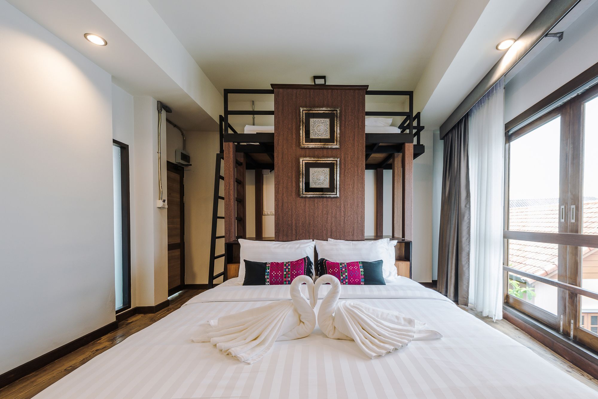 33 Poshtel (Adults Only) Hotel Чиангмай Екстериор снимка