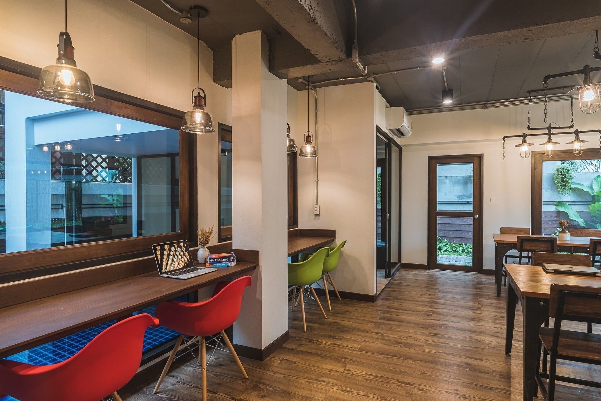 33 Poshtel (Adults Only) Hotel Чиангмай Екстериор снимка