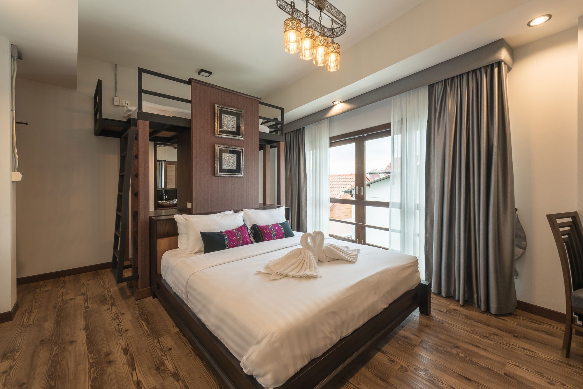 33 Poshtel (Adults Only) Hotel Чиангмай Екстериор снимка