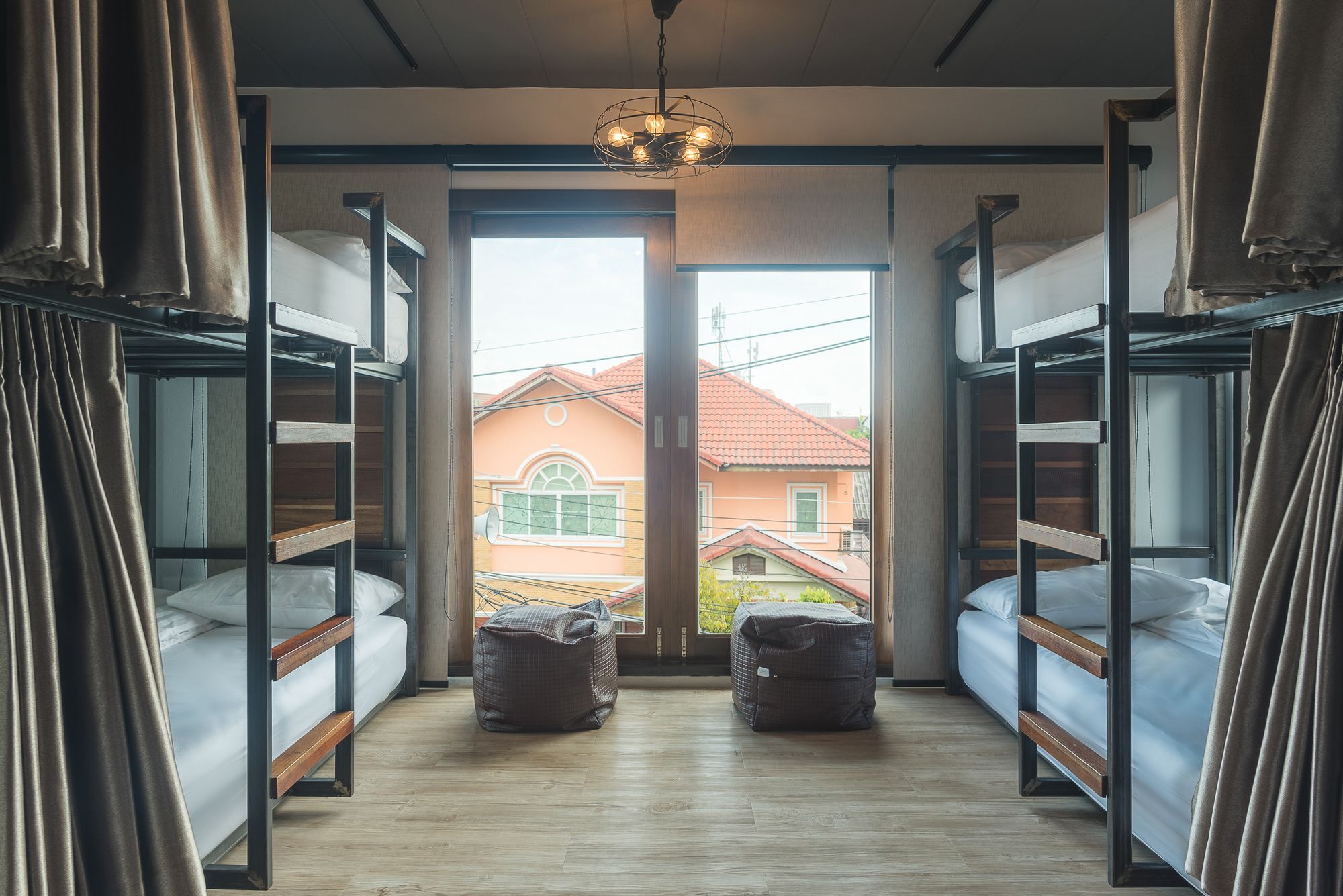 33 Poshtel (Adults Only) Hotel Чиангмай Екстериор снимка